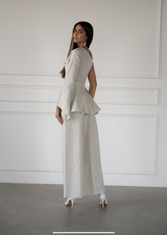 THE IVORY SET