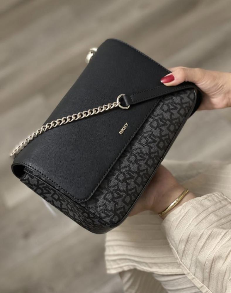 حقيبة من DKNY