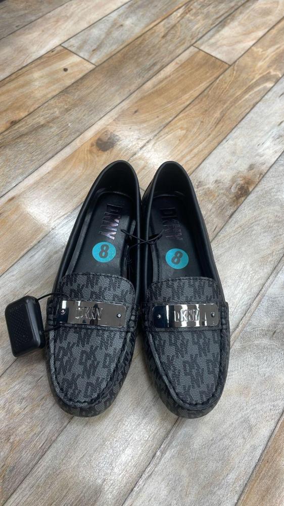 جزمه من DKNY