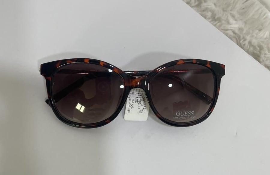 نظاره من Guess