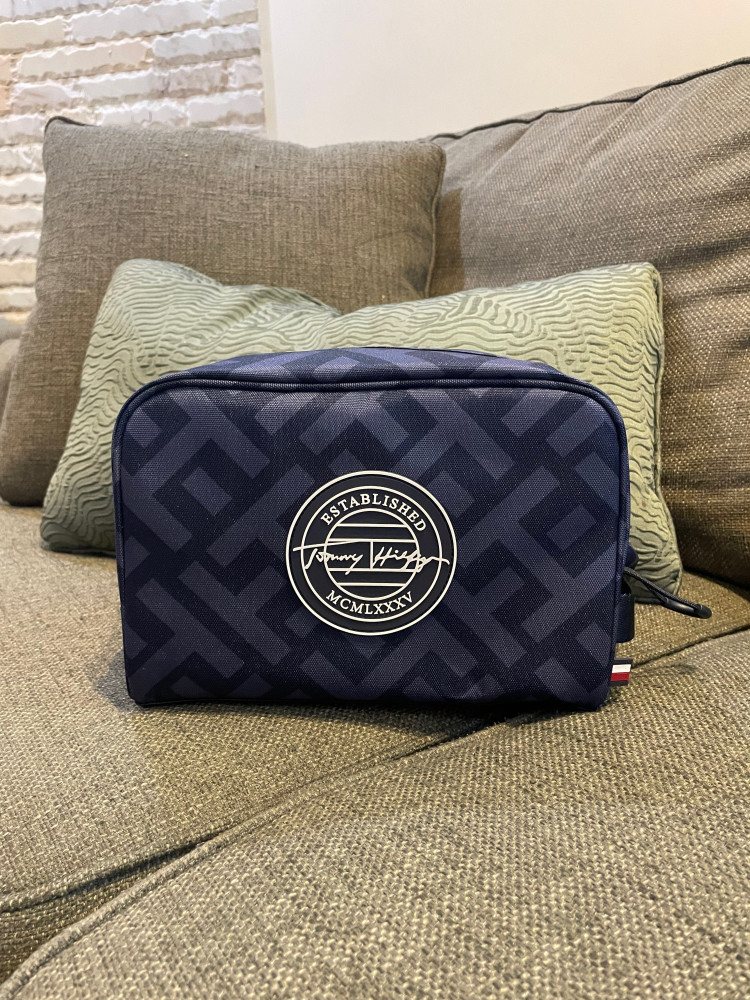 حقيبة من Tommy Hilfiger