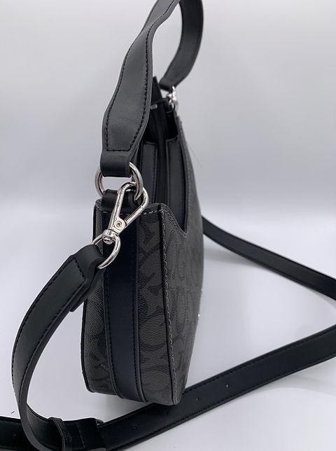 حقيبة من Guess