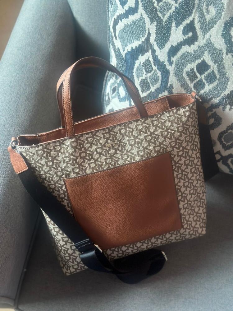 حقيبة من DKNY