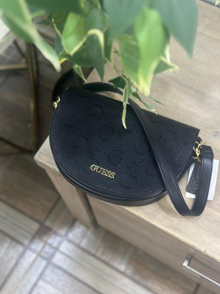 حقيبة من  GUESS