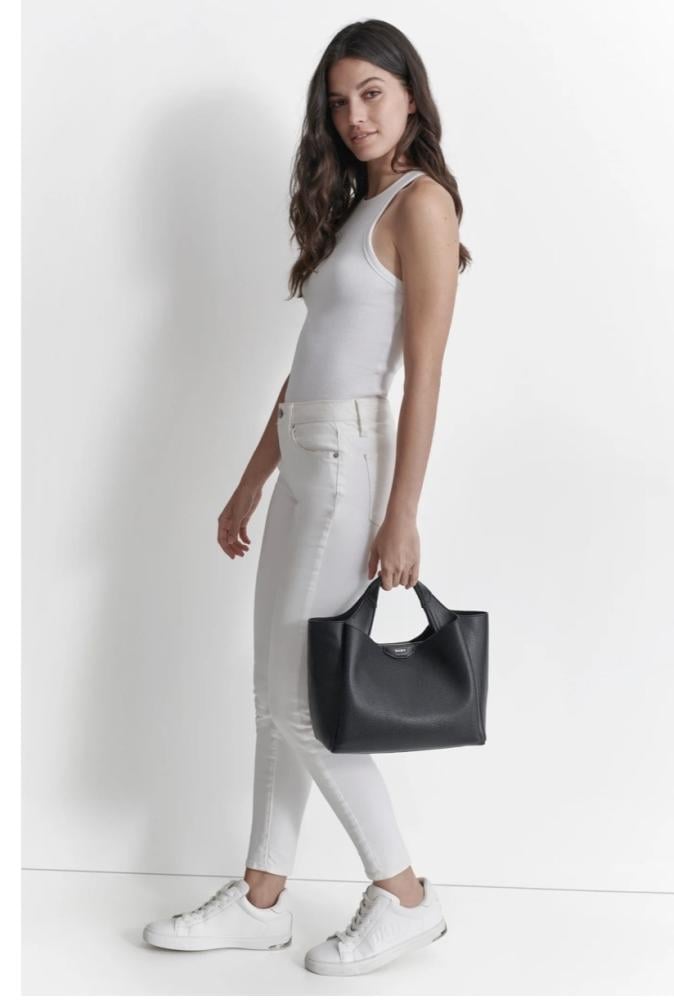 حقيبة من DKNY