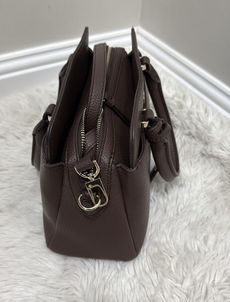 حقيبة من DKNY