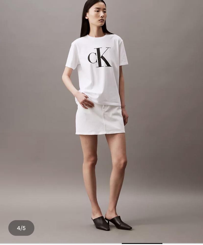 تشيرت من Calvin Klein