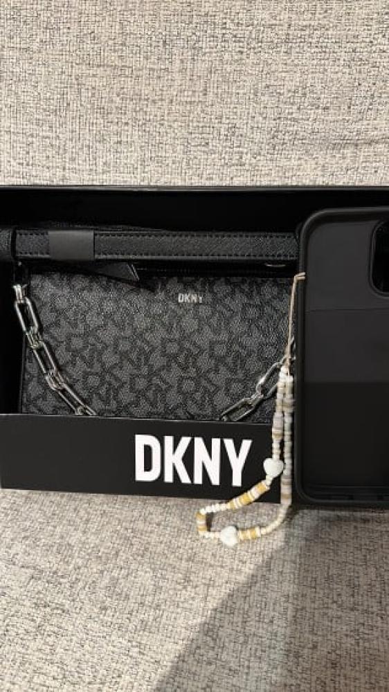 حقيبة من DKNY