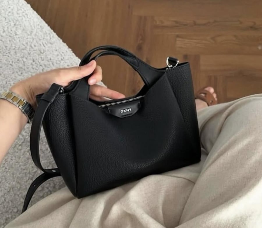حقيبة من DKNY