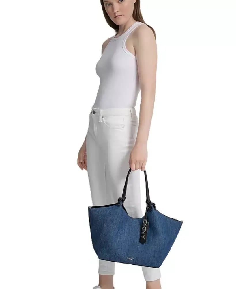 حقيبة من DKNY