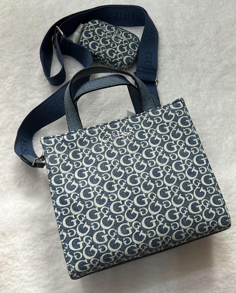 حقيبة من  GUESS
