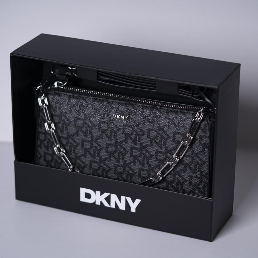 حقيبة من DKNY