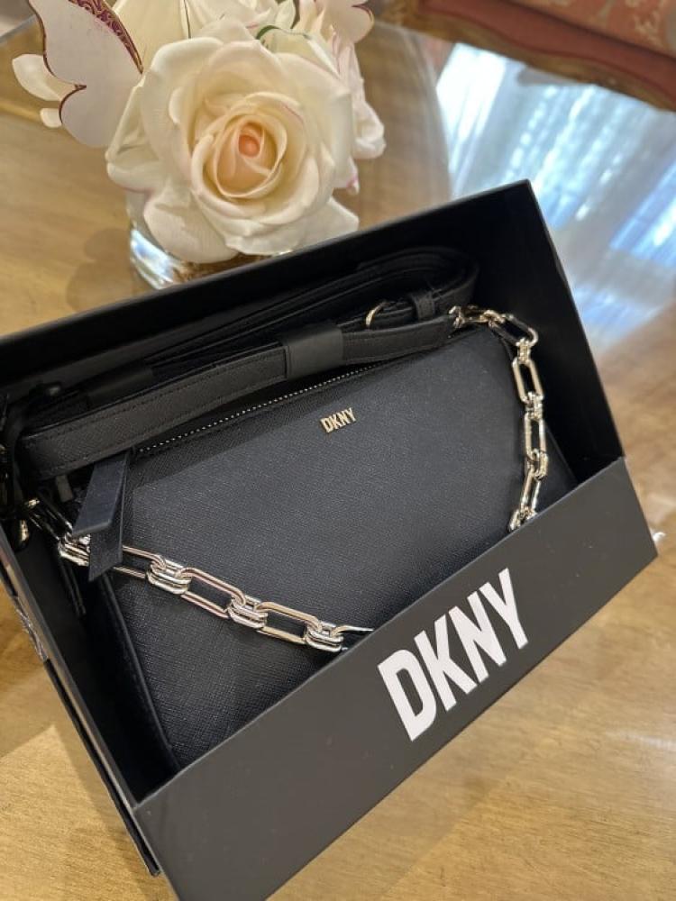 حقيبة من DKNY
