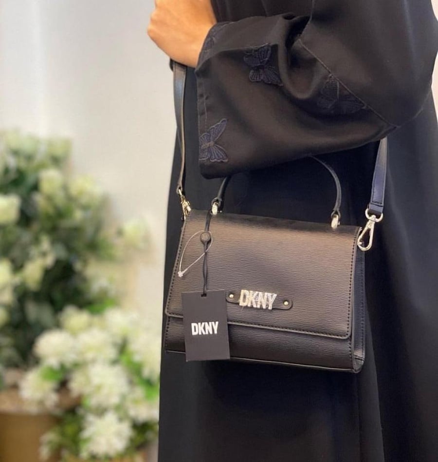 حقيبة من من DKNY