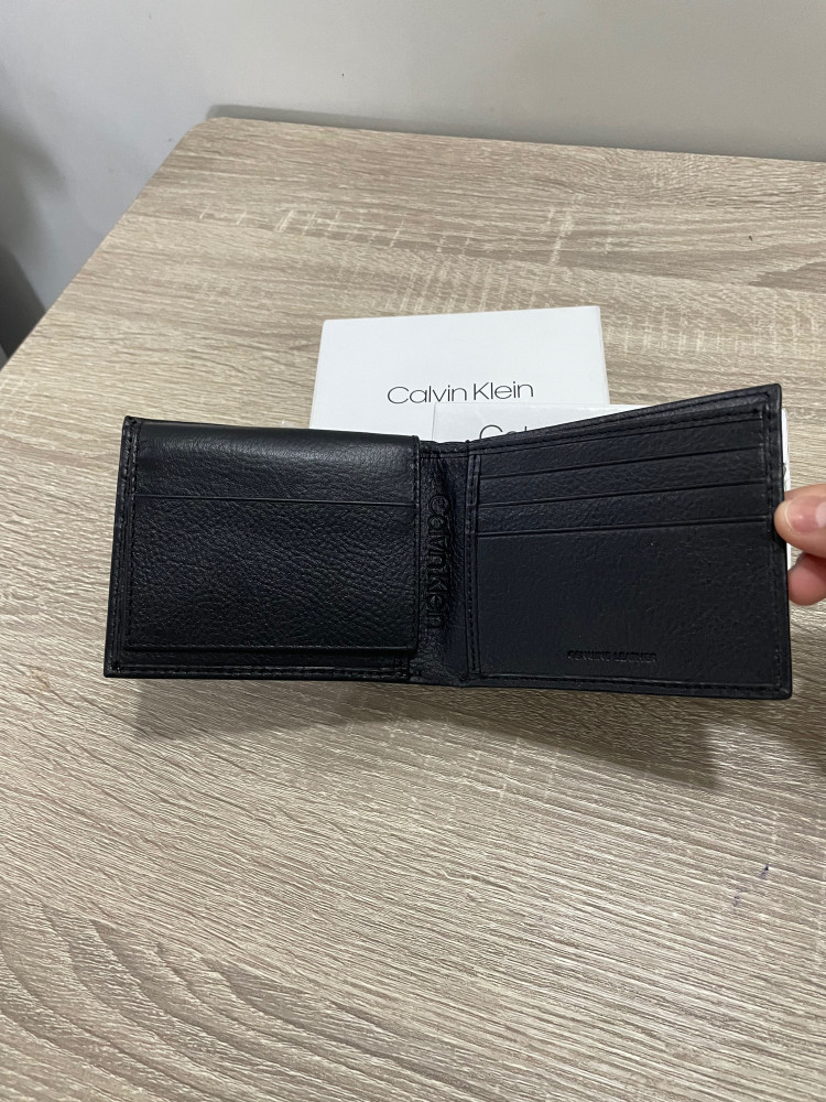 بوك رجالي من Calvin Klein