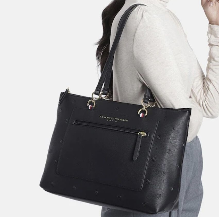 حقيبة من Tommy Hilfiger