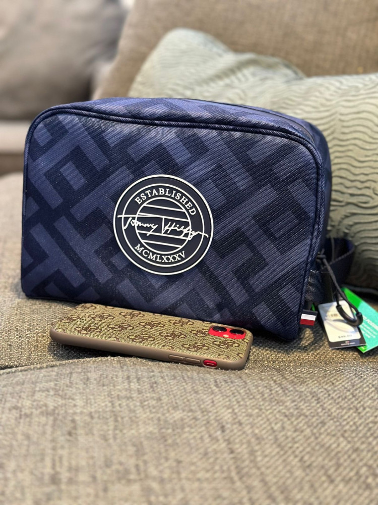 حقيبة من Tommy Hilfiger