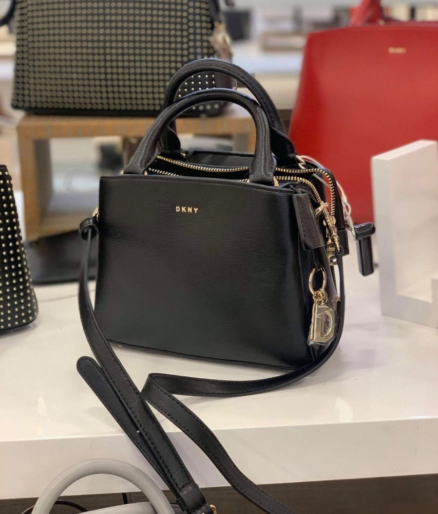 حقيبة من DKNY
