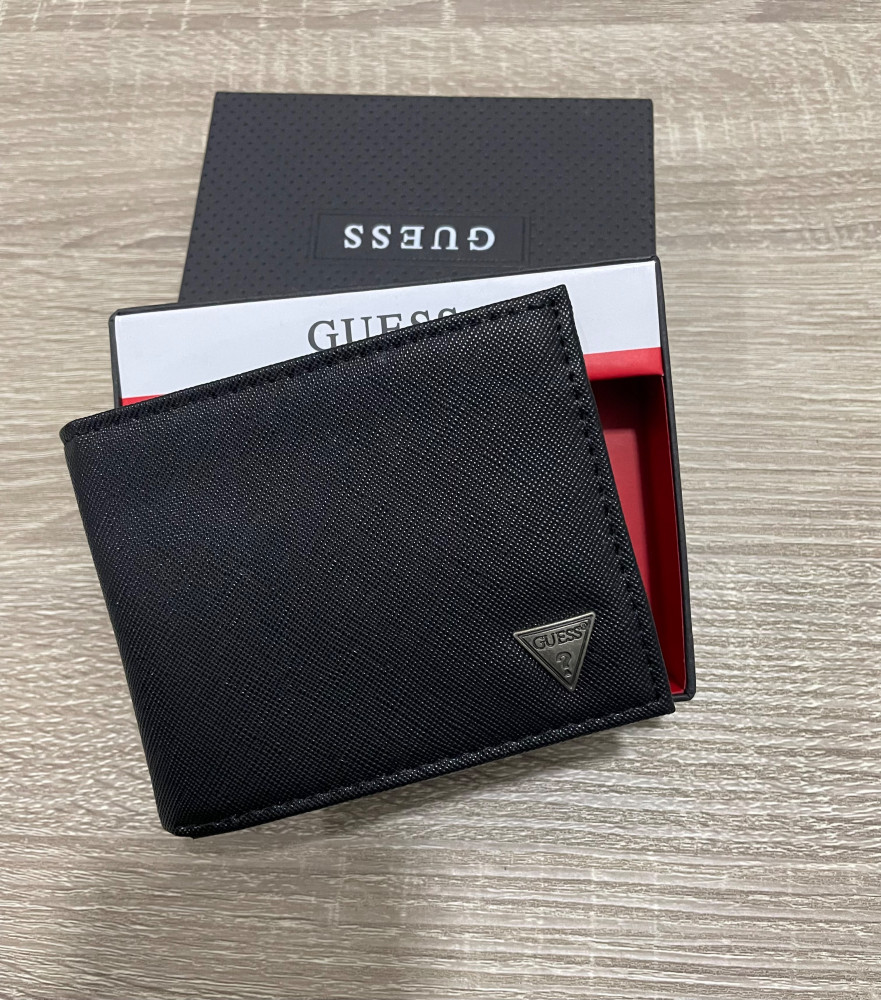بوك رجالي من Guess
