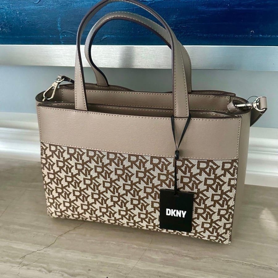 حقيبة من DKNY