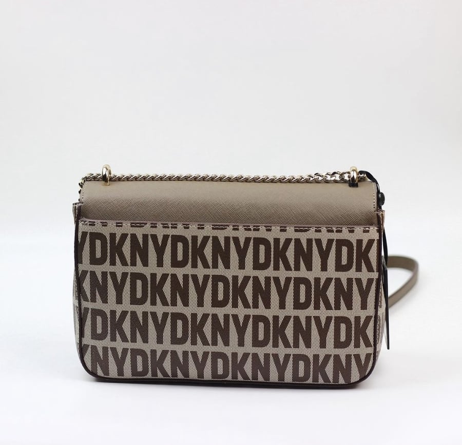 حقيبة من DKNY