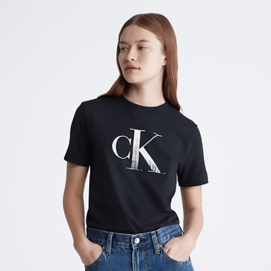 تشيرت من Calvin Klein