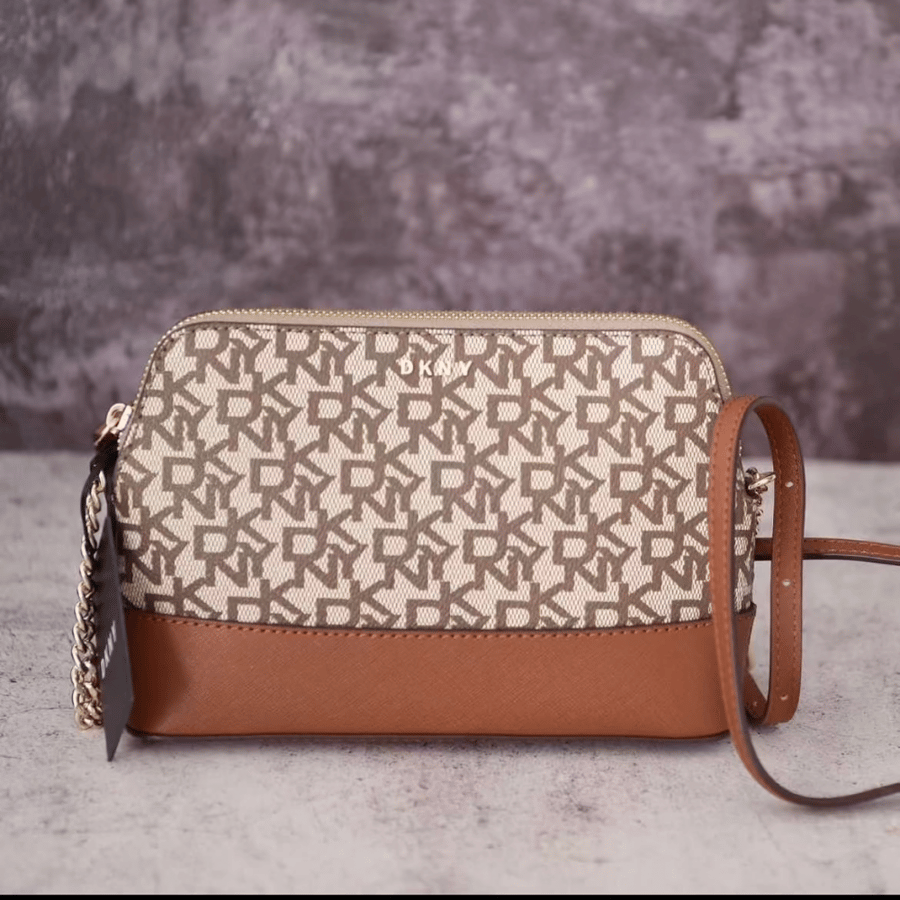 حقيبة من DKNY