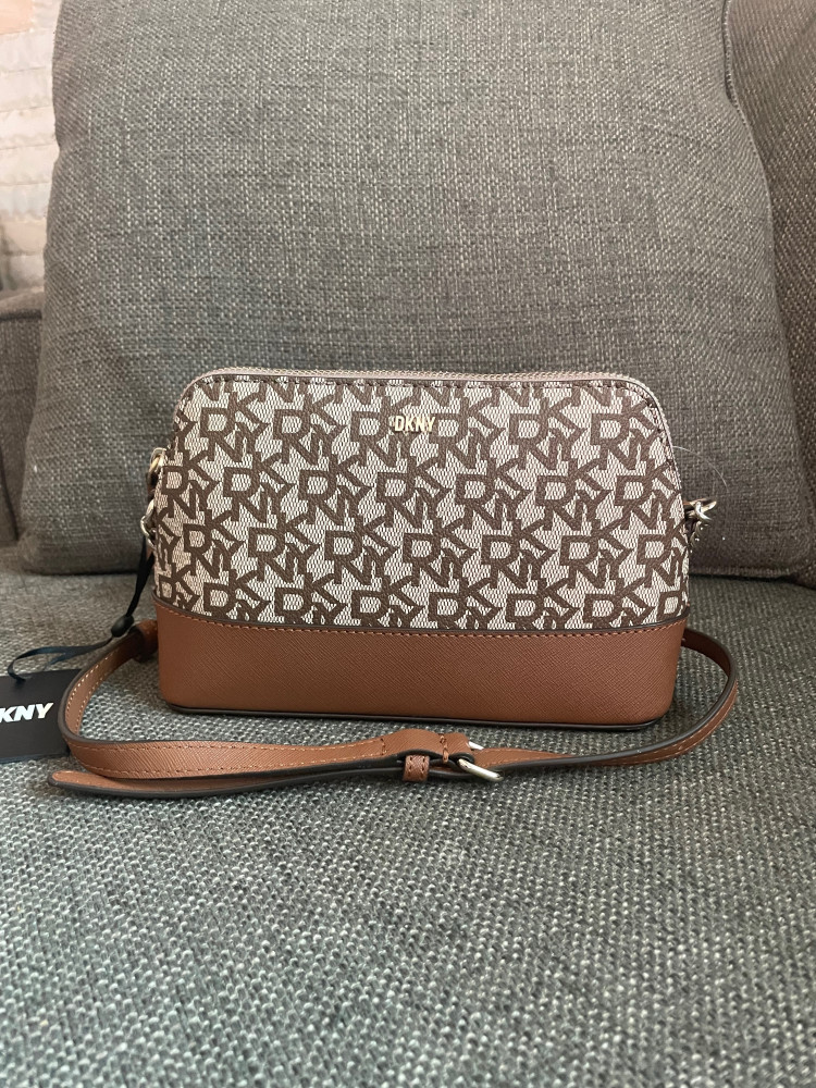 حقيبة من DKNY