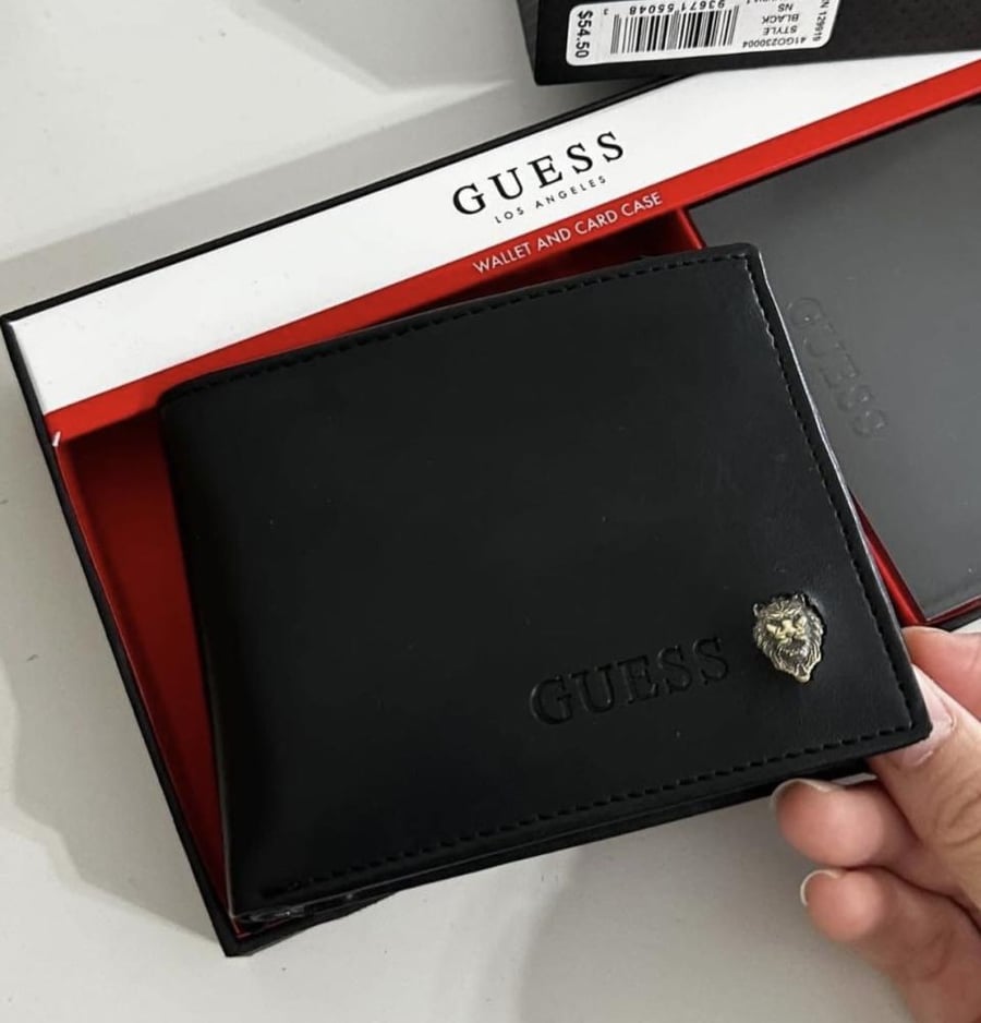 طقم رجالي من Guess