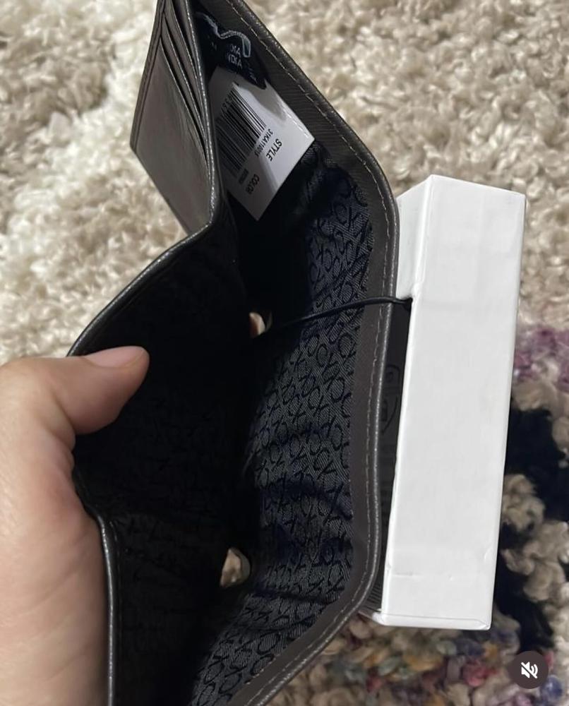 بوك رجالي من Calvin Klein