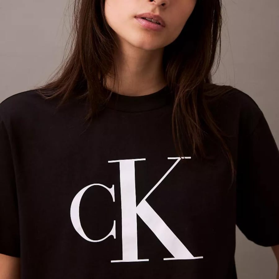 تشيرت من Calvin Klein