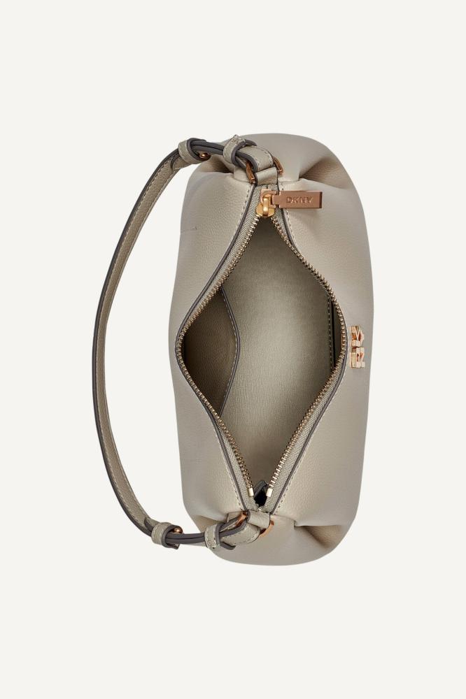 حقيبة من DKNY