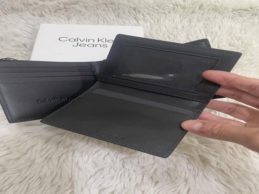 بوك رجالي من Calvin Klein