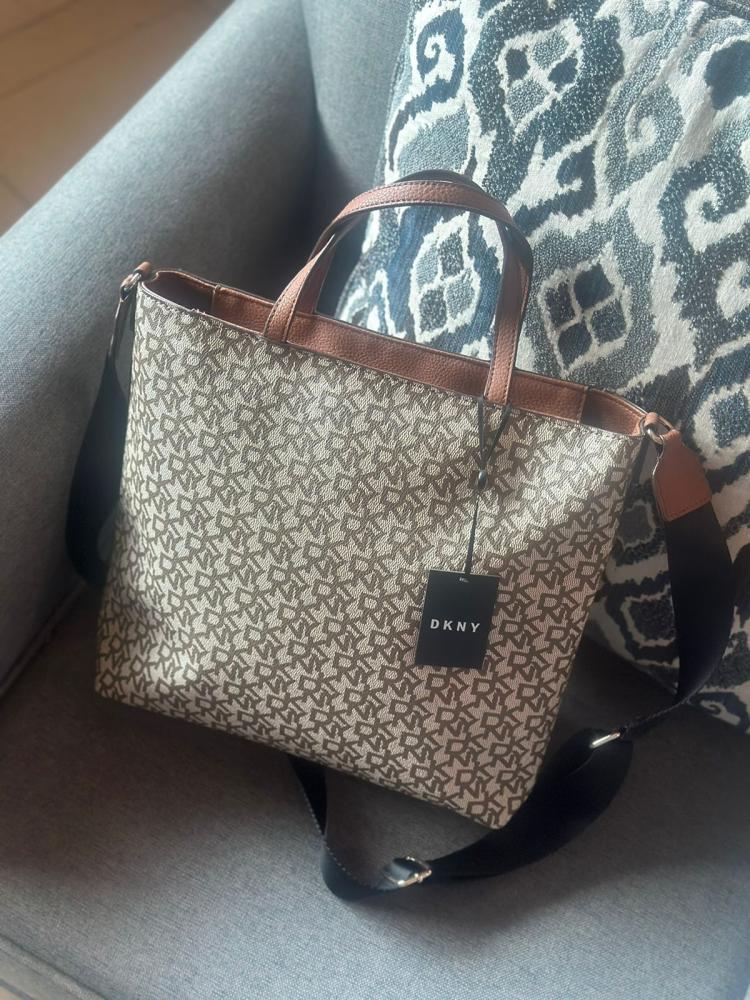 حقيبة من DKNY