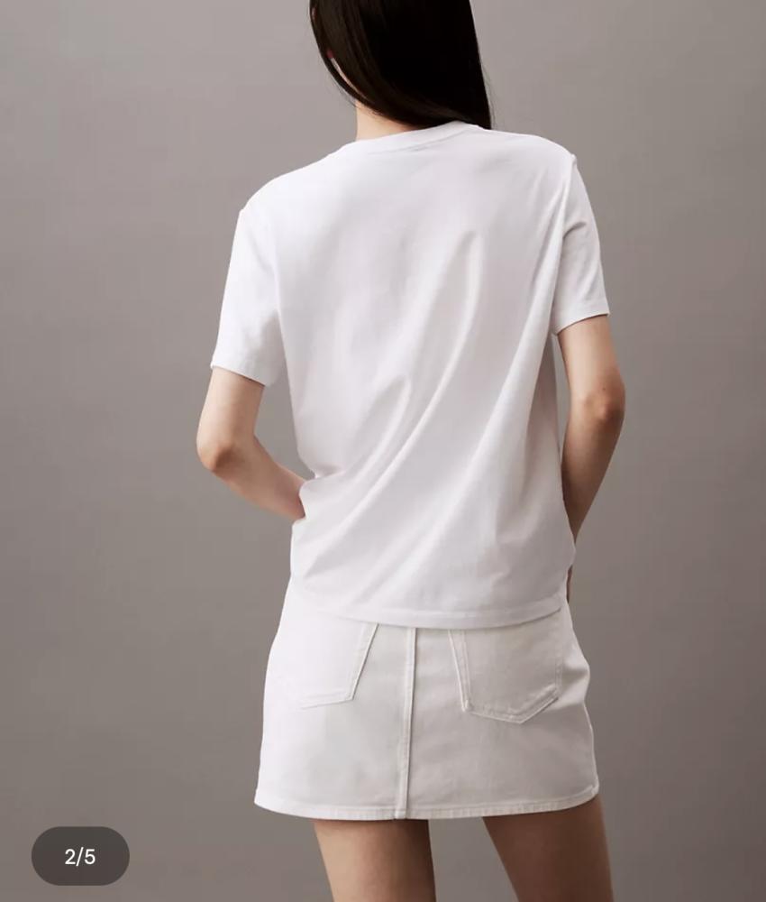 تشيرت من Calvin Klein