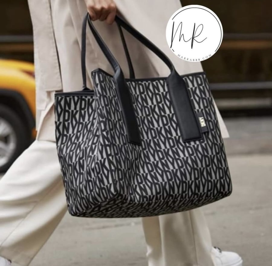 حقيبة من DKNY