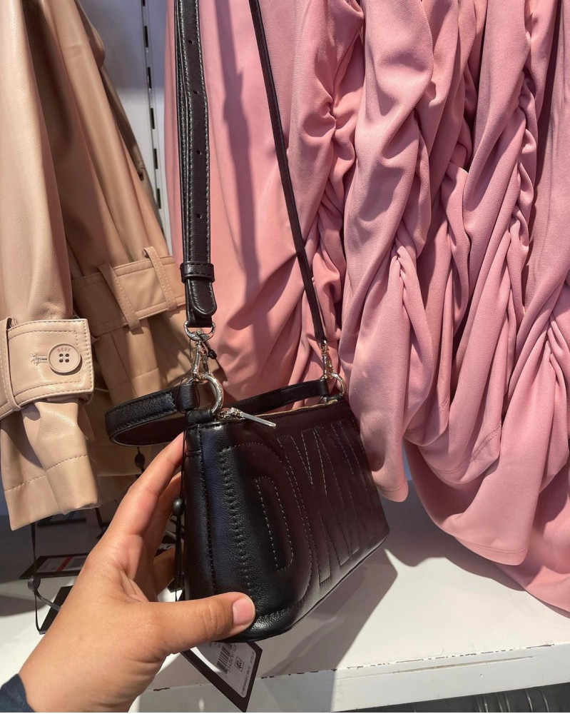 حقيبة من DKNY
