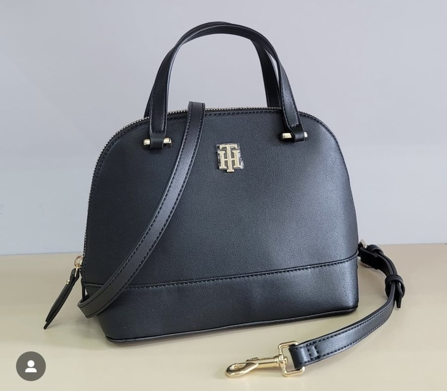 حقيبة من Tommy Hilfiger