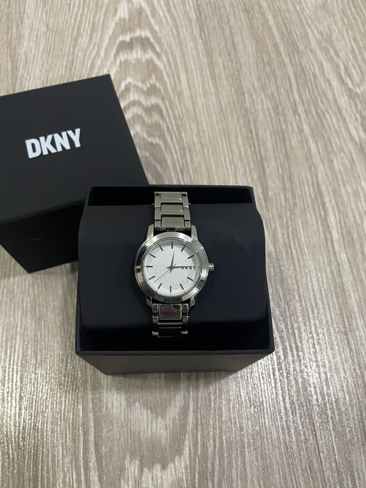 ساعه من Dkny