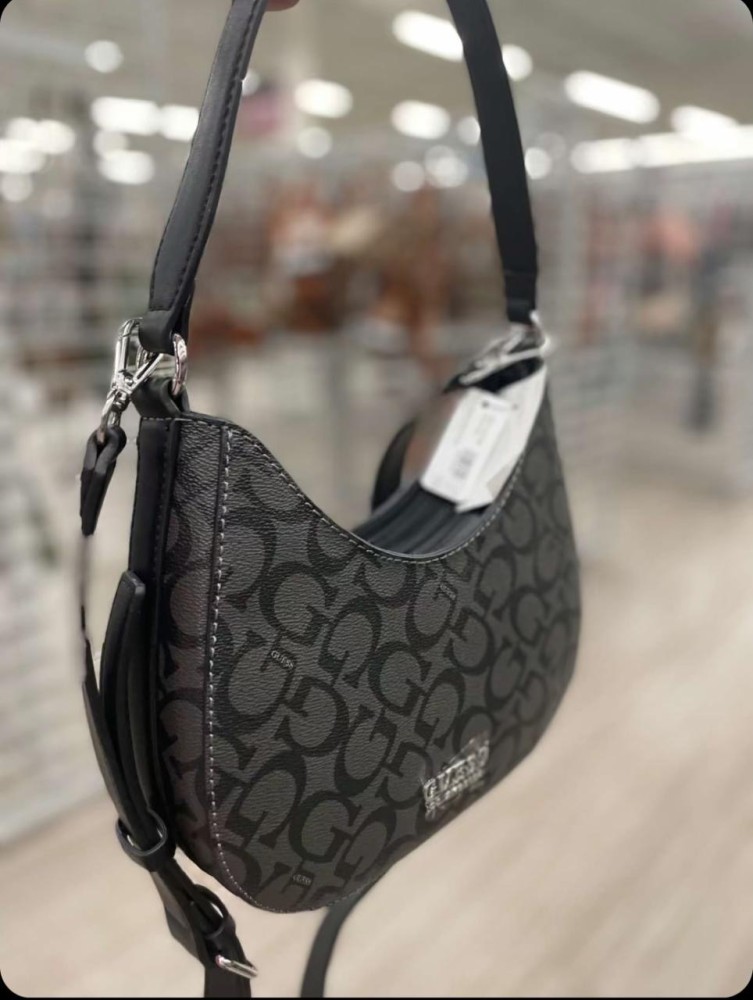 حقيبة من Guess