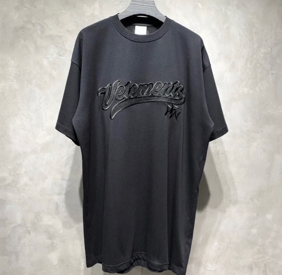 VESTMENTS T SHIRT