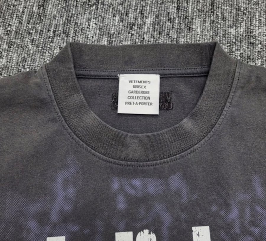 VETEMENTS T- Shirt