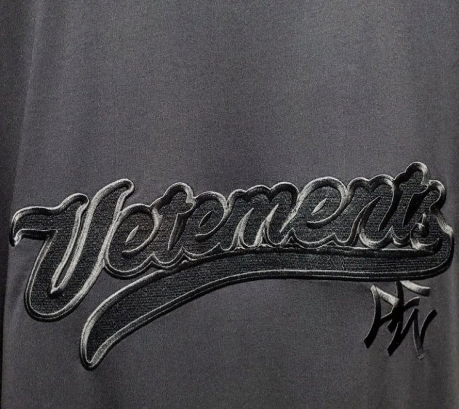 VESTMENTS T SHIRT