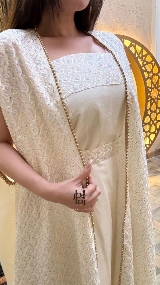 جلابية قطعتين طاؤوس مطرز مع حواف لول طويلة