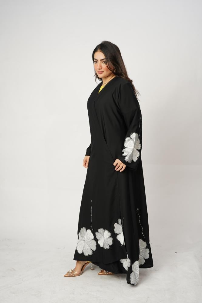 عبايه بورود بيضاء