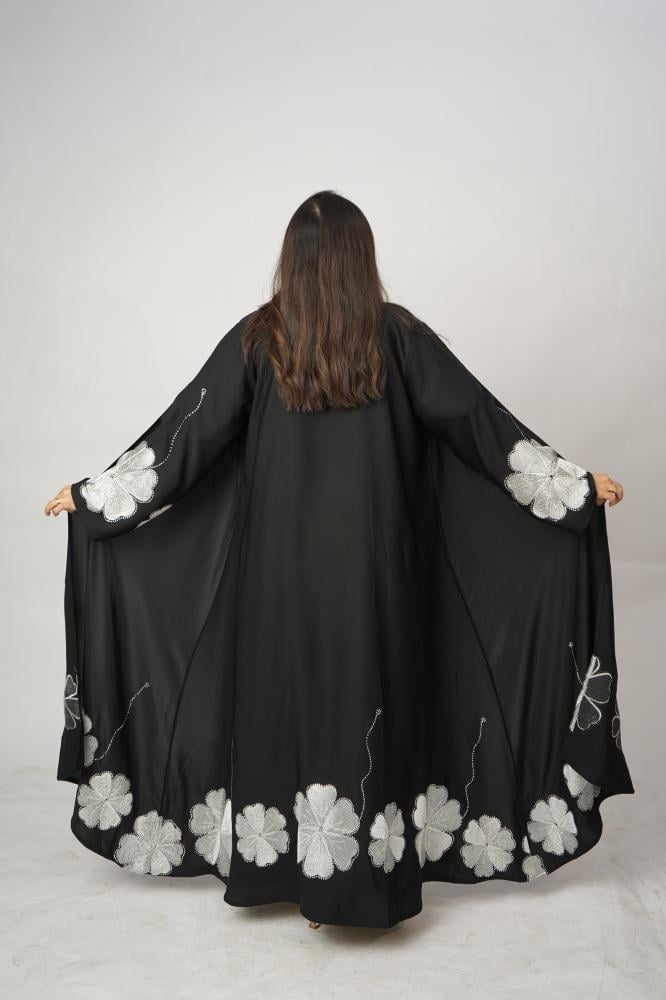 عبايه بورود بيضاء