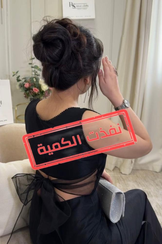 فستان أسود بفيونكه