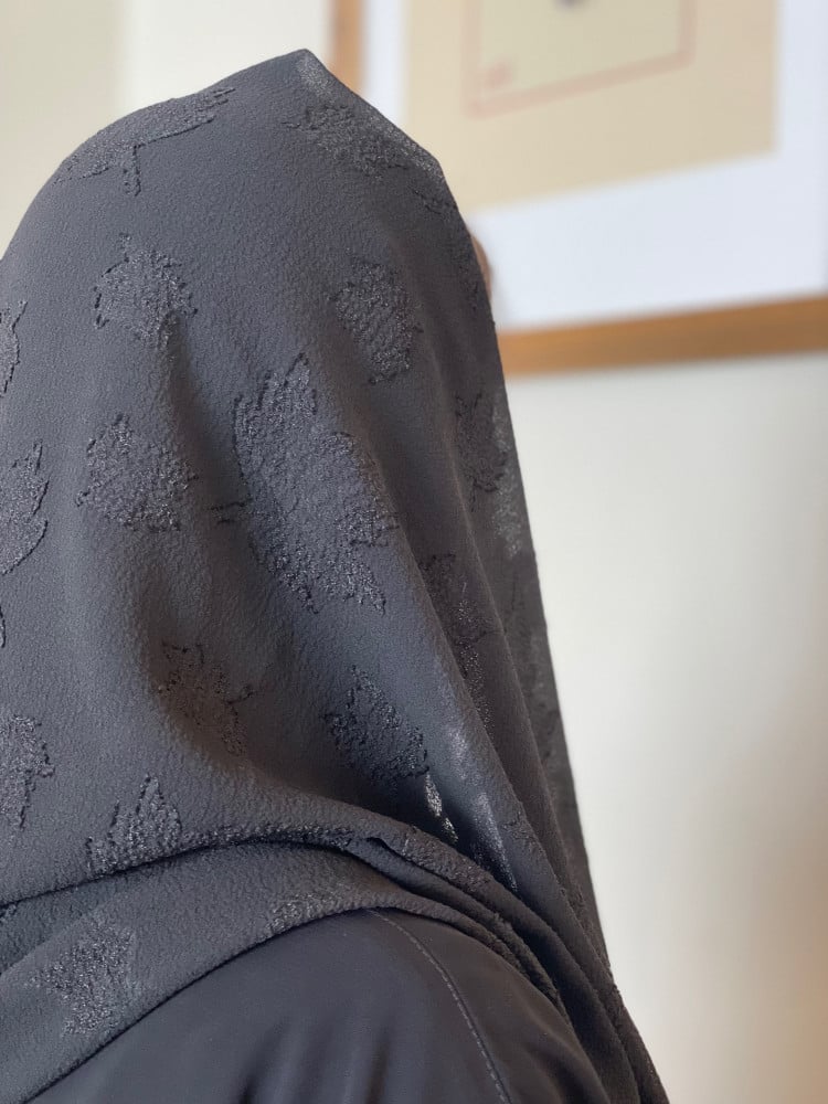 طرحه سوداء