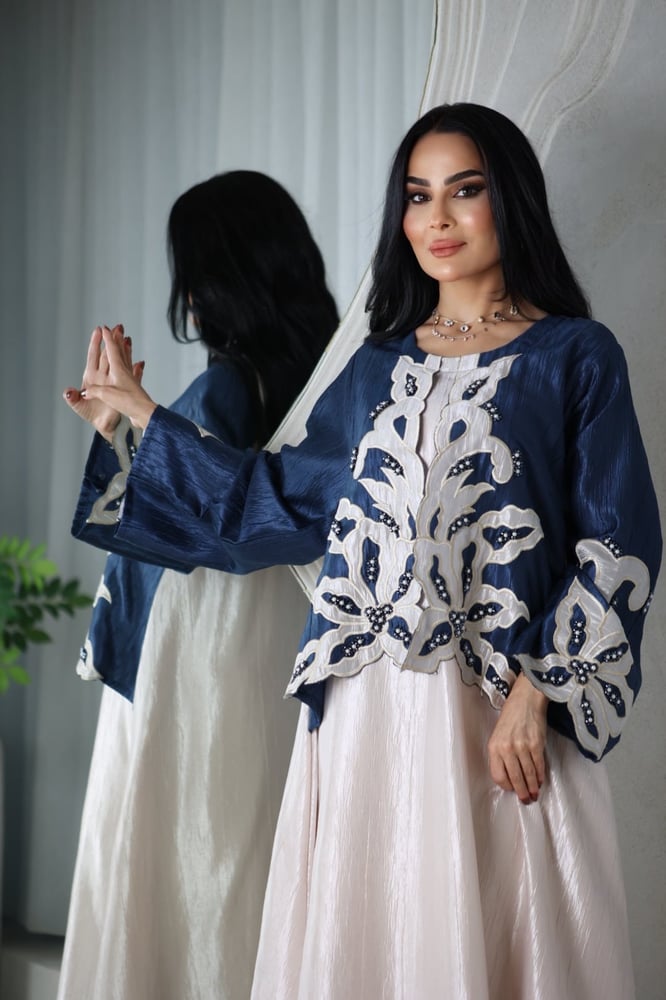 جلابية مطرزة