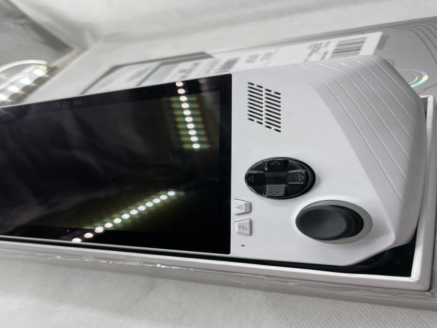 تم استخدام Rog ally z1 لمدة أقل من 24 ساعة